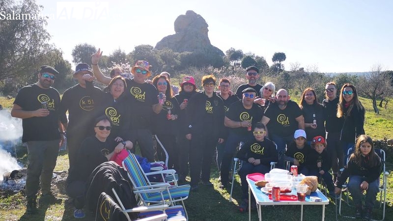 Los vecinos de La Fregeneda salen al campo a comer el hornazo por San Blas