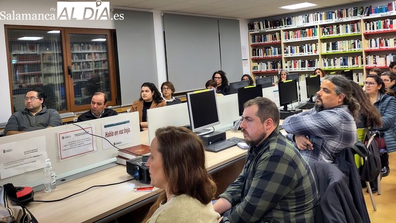 Empresarios del Abadengo reciben información sobre la nueva factura electrónica