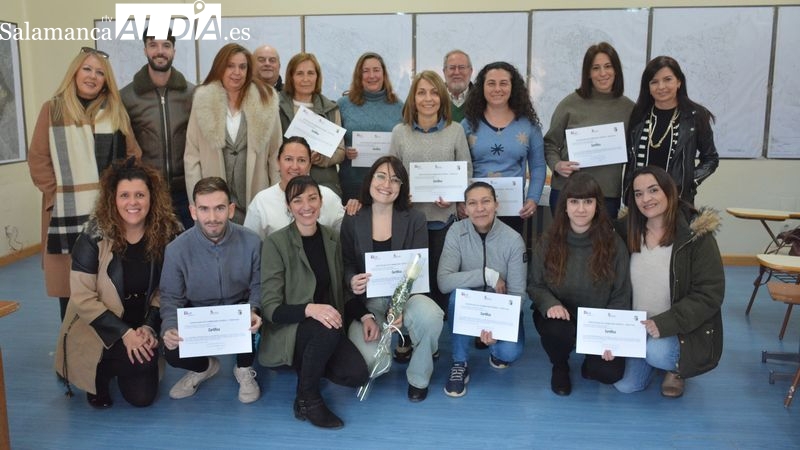Los alumnos de Atención Sociosanitaria en Lumbrales reciben el certificado profesional 