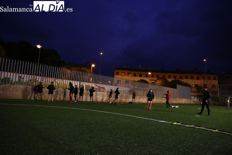Denunciado un fotógrafo en Salamanca por los padres de jugadoras del Salamanca FF por comportamientos inapropiados