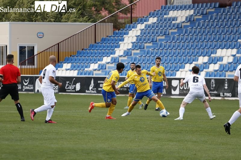 Alba de Tormes CF y Real Salamanca Monterrey se ven las caras en el partido aplazado