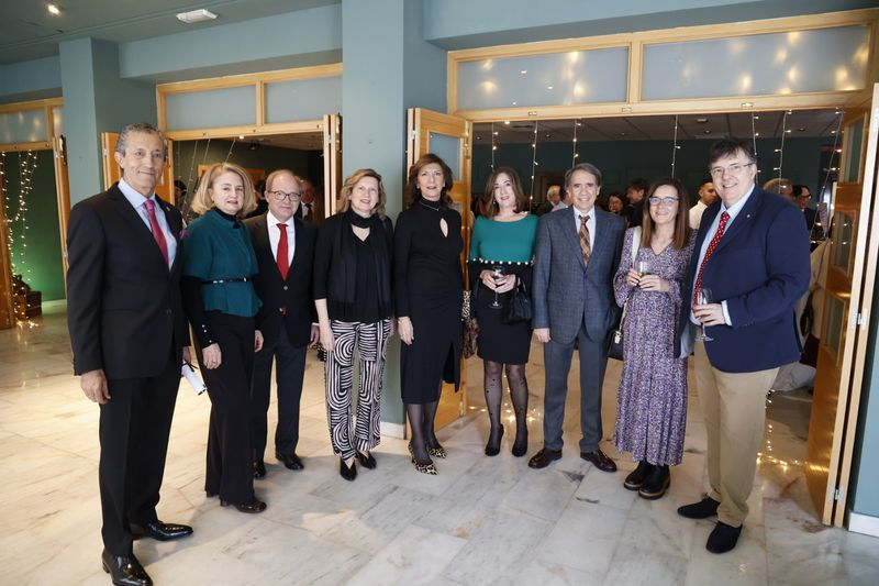 Miembros del Colegio Oficial de Odontólogos y Estomatólogos se reúnen en un evento en Salamanca