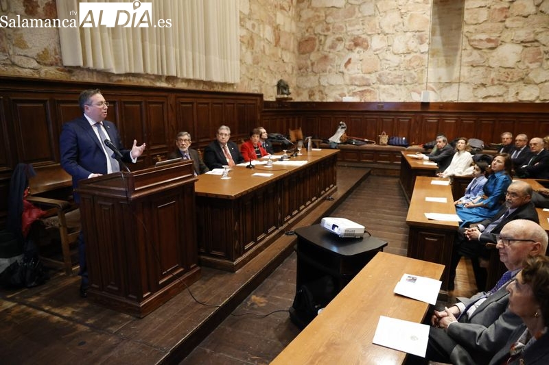 El presidente del Colegio de Médicos de Segovia ingresa en la Real Academia de Medicina de Salamanca