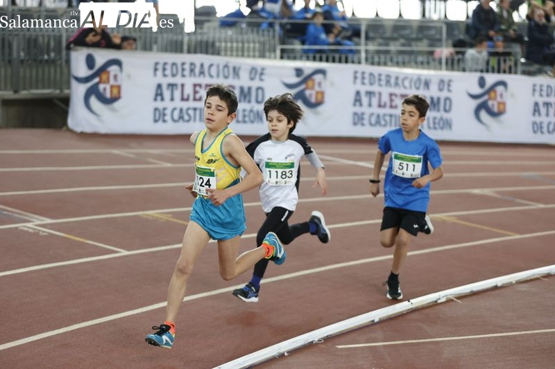 Los mejores competidores se dan cita en la final de atletismo en Pista Cubierta de los Juegos Escolares