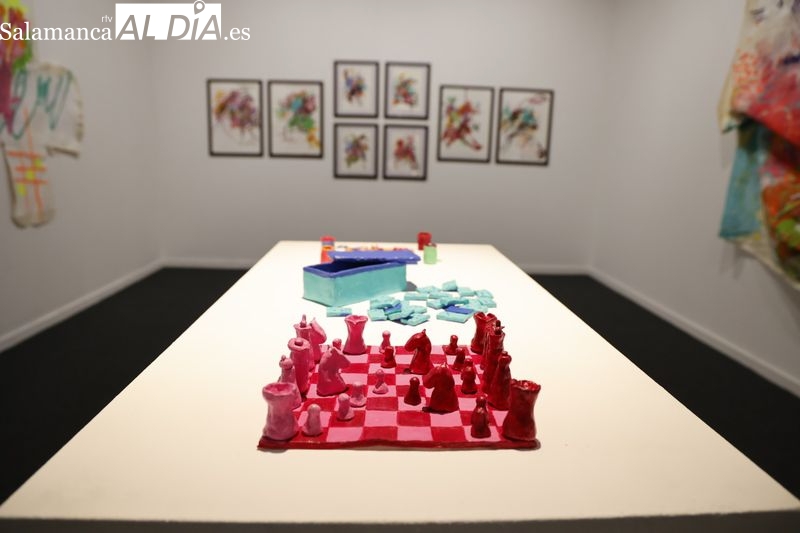 La artista Lidia Vecino expone en Fonseca Un juego con el que mancharse’