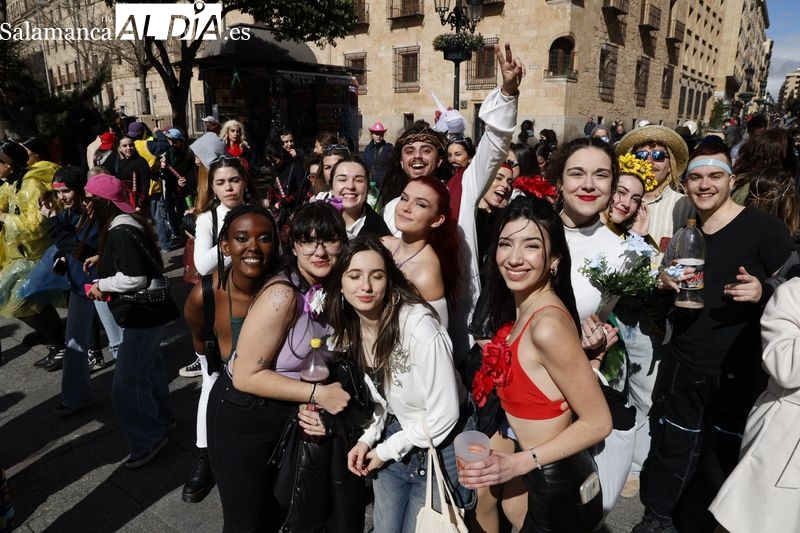 Estudiantes de Psicología toman las calles de Salamanca para celebrar sus fiestas