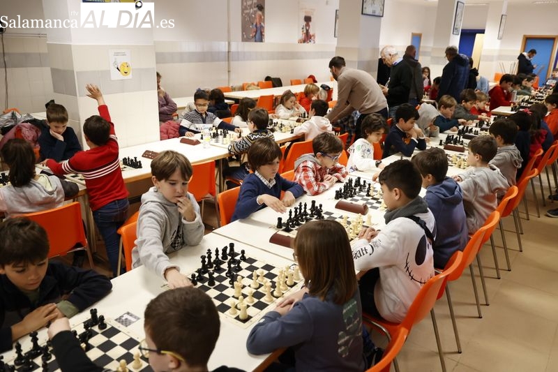 Niños y jóvenes disfrutan de una nueva competición de ajedrez en Salamanca