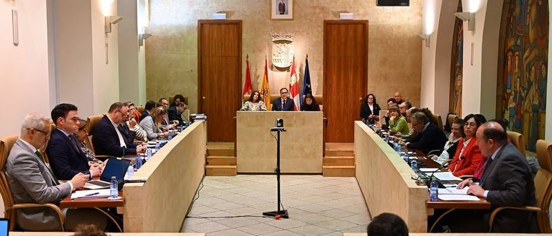 El PP aprueba inicialmente los presupuestos municipales de Salamanca con el rechazo del PSOE y la abstención de VOX