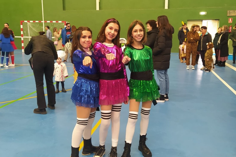 El mal tiempo obliga a cambiar la gran celebración de carnaval del CEO Miguel Delibes, pero no puede con la diversión 