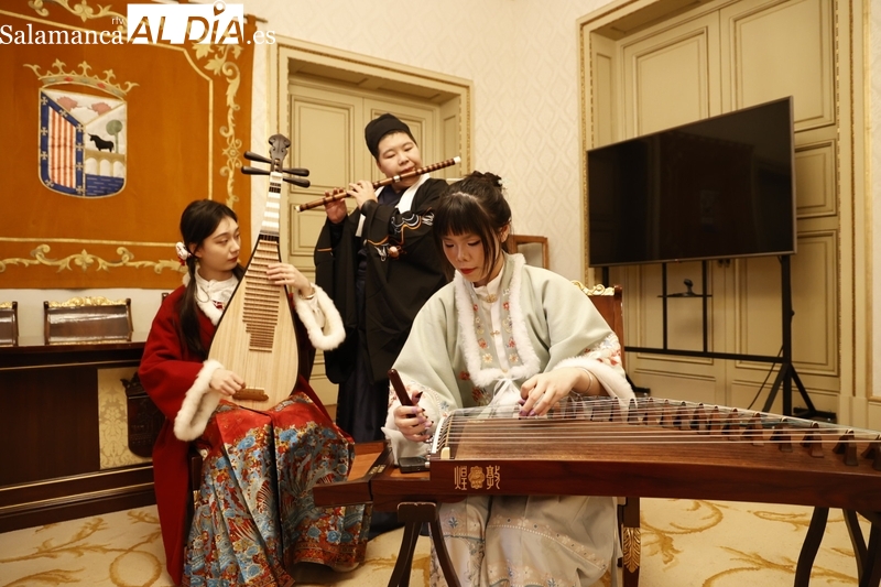 Un dragón gigante en el Ayuntamiento de Salamanca