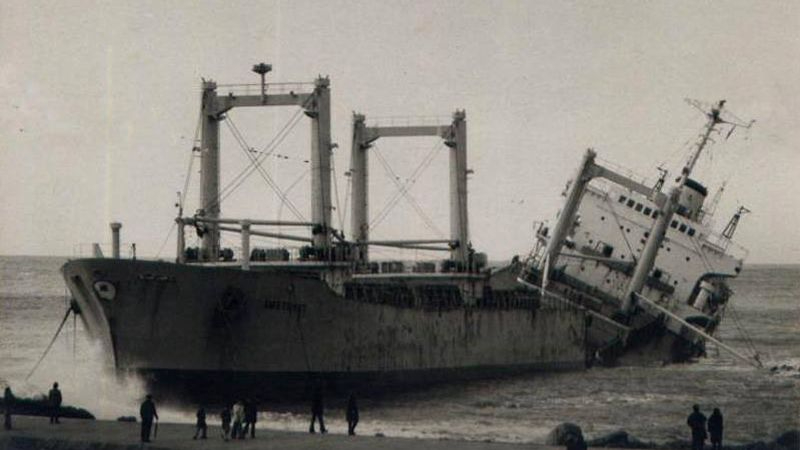 Memorias de un Farero (II): el naufragio que cubrió de maíz las playas de Oporto