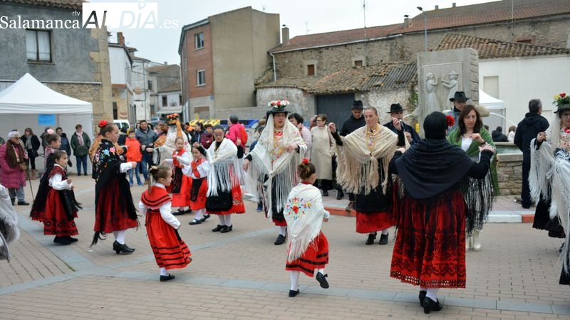La fiesta de Los Barrios de Lumbrales se traslada al polideportivo municipal