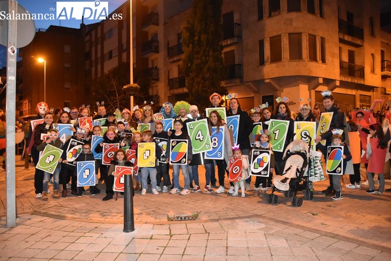 Multitudinario carnaval en el barrio del Oeste a ritmo de Blocco Charro