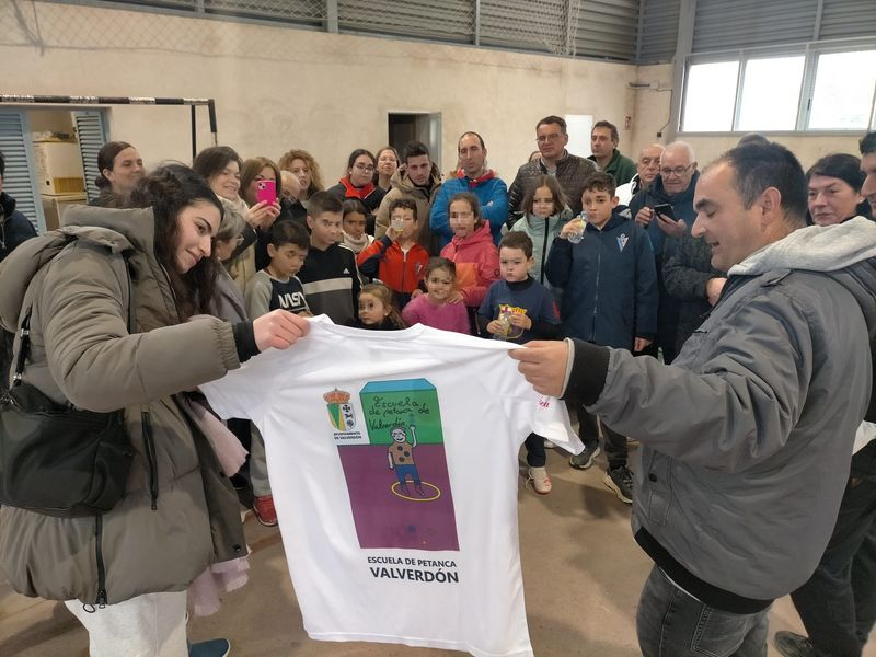 El Club Deportivo Petanqueros Valverdón da la bienvenida a la temporada con un encuentro entre socios  