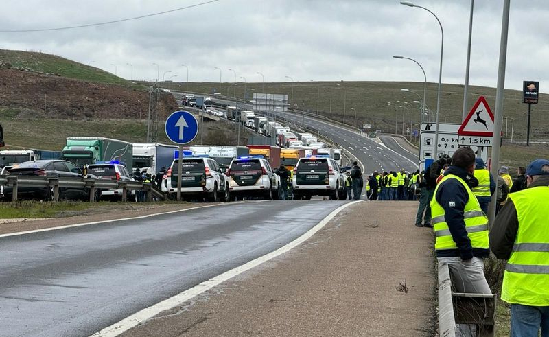 La normalidad se restablece en carreteras y rotondas, pero los tractores colapsan algunos puntos de la capital salmantina