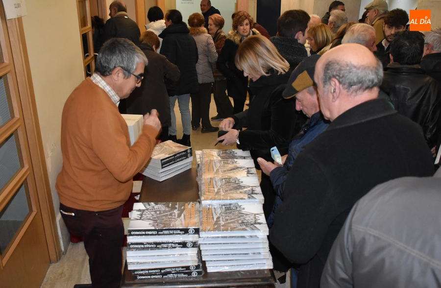 El PSOE denuncia el incumplimiento del contrato del Libro del Carnaval al faltar los DVDs