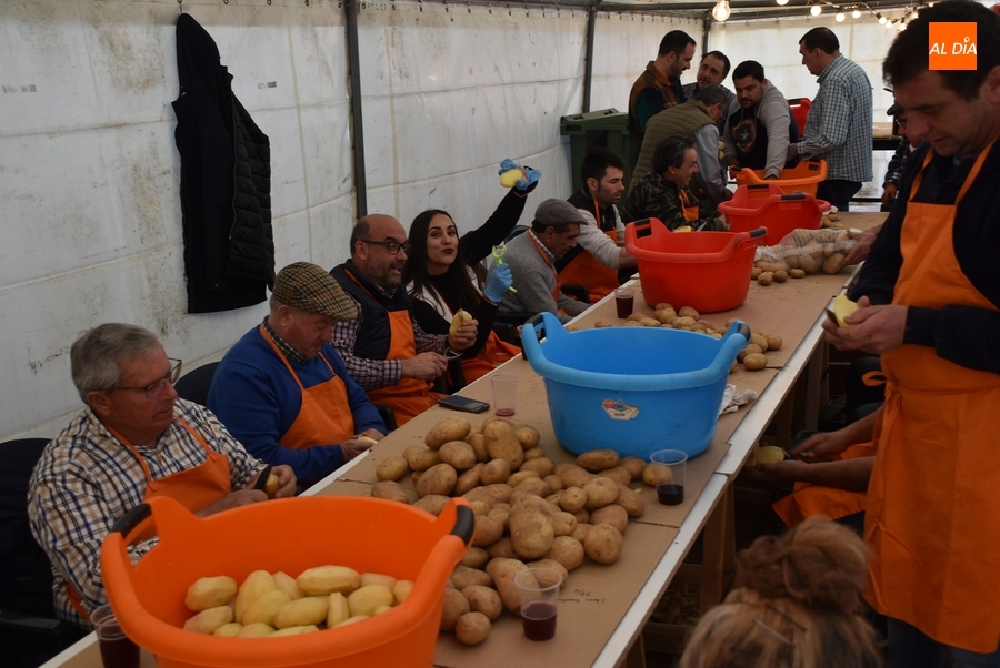 Preparadas la carne y las patatas que se degustarán este domingo en Piñata