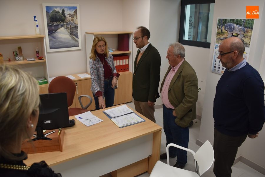 El Ayuntamiento baja sus servicios más demandados a la entrada a la Casa Consistorial