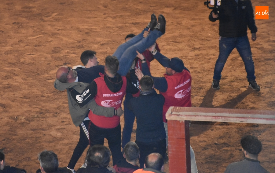 Ramón Sastre acaba manteado en el transcurso de la última capea