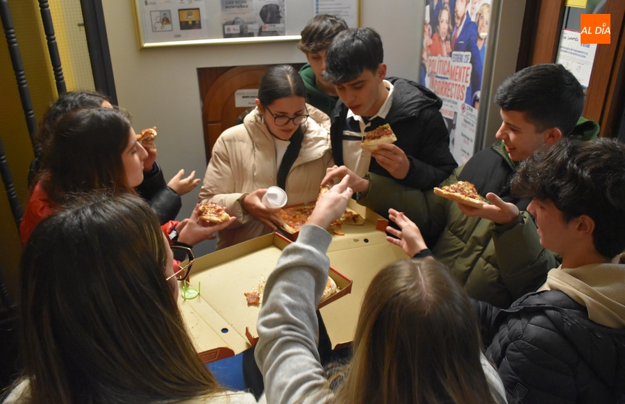 Un centenar de jóvenes disfruta en el Cine Juventud de la ‘Noche de Pijamas’
