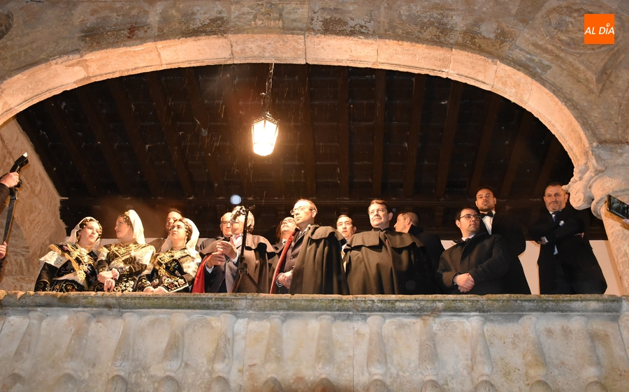 Deseos de larga vida al Carnaval por parte del Capea acompañado de múltiples autoridades