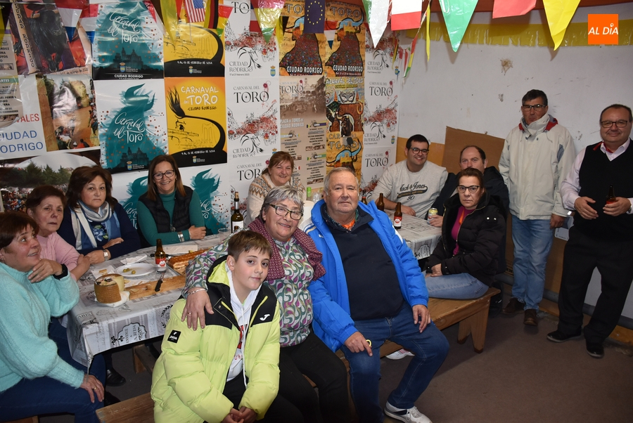 Buen ambiente en la apertura de la Plazuela del Buen Alcalde pese a la complicada noche