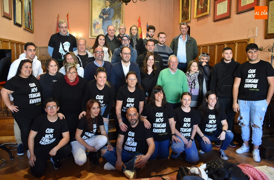 Los alumnos de las AFEs reciben sus diplomas tras dejar Ciudad Rodrigo como un pincel