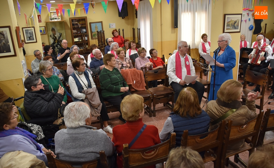 Tina Vicente ensalza a sus 90 años el Carnaval como canto a la vida y a la diversión