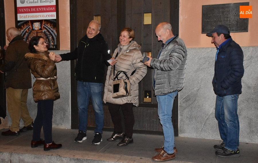 Eh, sácanos una foto: Los últimos de la fila