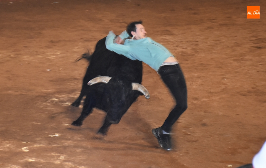 Pitillo, primer astado de la capea nocturna del Lunes, Toro Más Bravo del Carnaval 2024