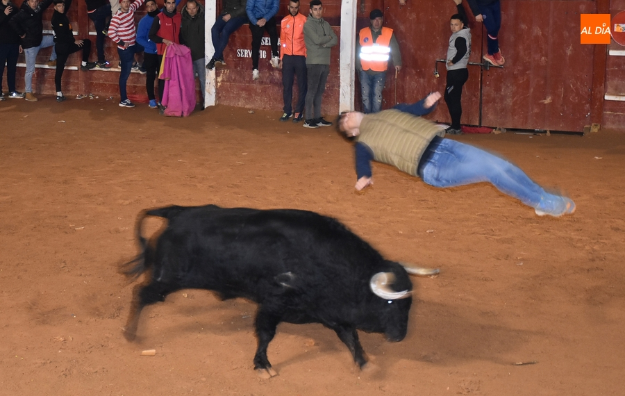Los astados de Los Bayones protagonizan a toda velocidad la noche del Lunes