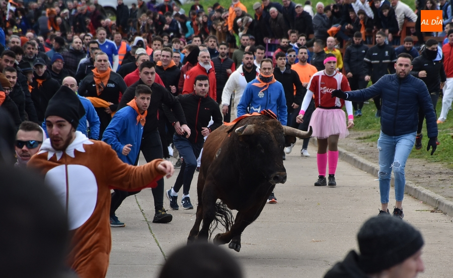 Fragata inaugura las citas callejeras con una larga estancia en la parte alta de los Pinos