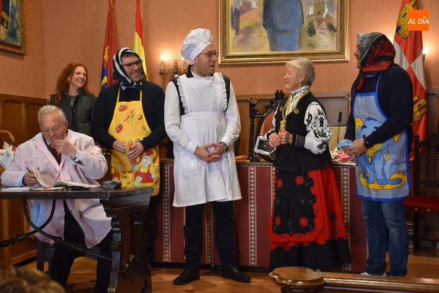 Rosario Pérez toma el bastón de mando, con ‘jarana’ incluida, hasta el Miércoles de Ceniza