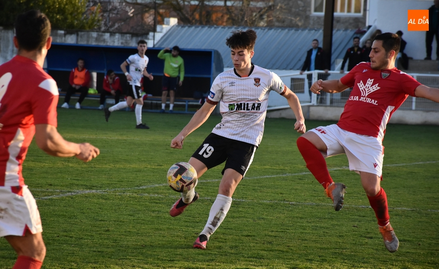 El Ciudad Rodrigo se queda como líder en solitario al pinchar el Mansillés y salvar su pájara final