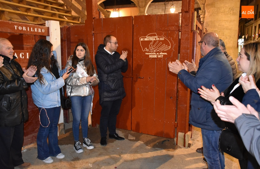 Un ‘sello’ en la puerta de los toriles pasa a recordar de forma permanente la Declaración como BIC