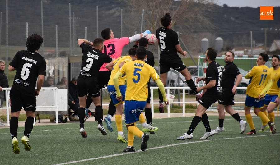 El Monterrey tira de sus galones de líder para ganar con un solitario gol a la UD Mirobrigense