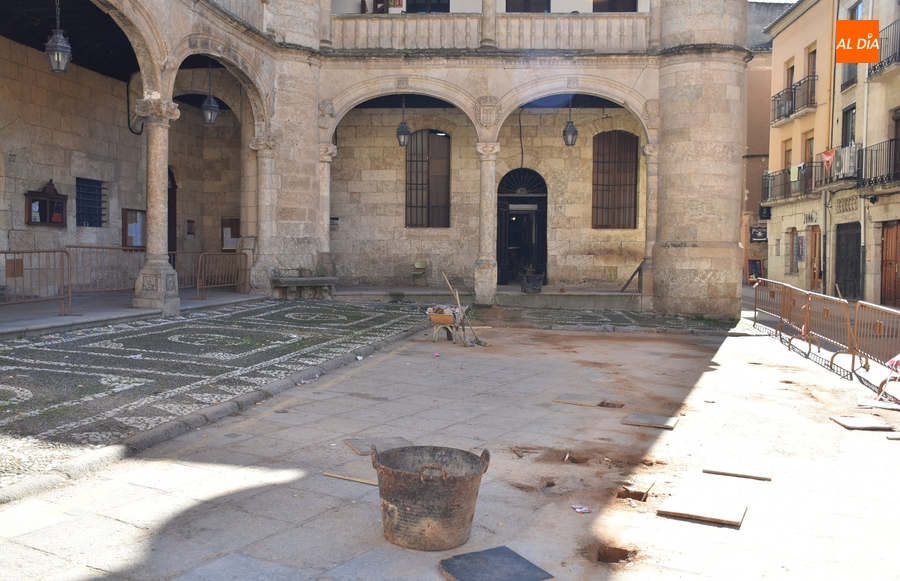 La Plaza Mayor queda libre de elementos carnavaleros