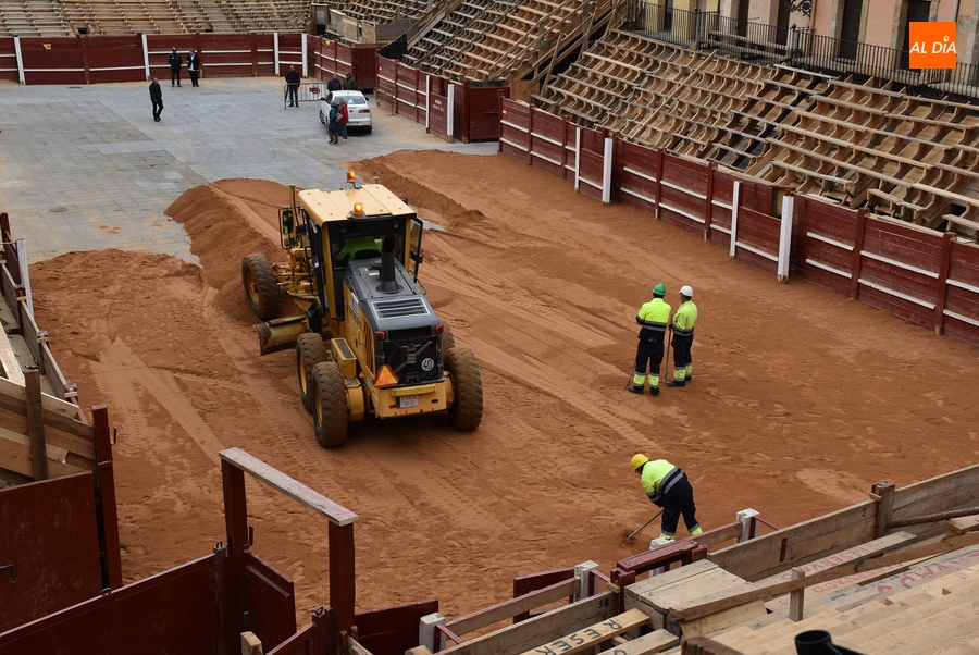 La extensión de la arena completa el levantamiento del coso taurino