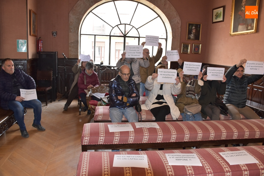 Aprobado pese a las quejas in situ de los vecinos el cambio de nombre de la calle Che Guevara