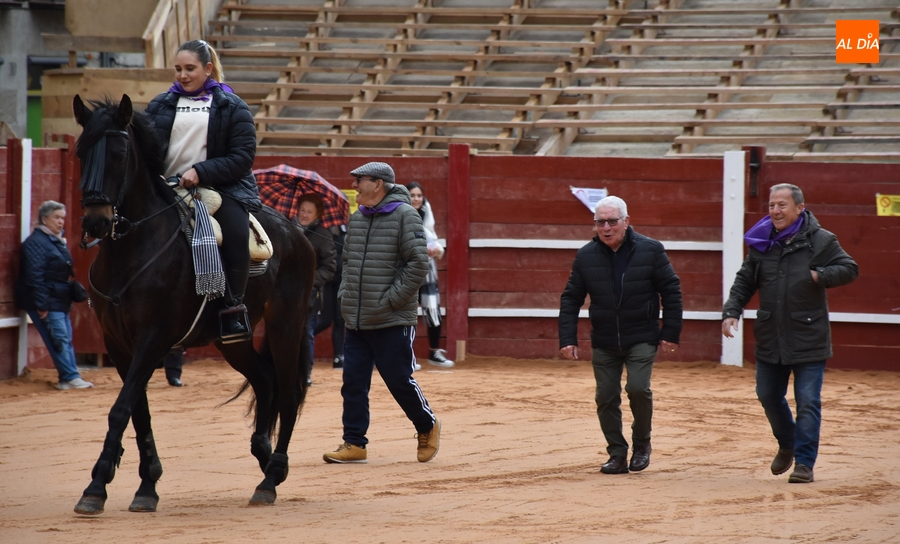 La Alguacililla y Morenita prueban la Plaza coincidiendo con las primeras gotas del Carnaval