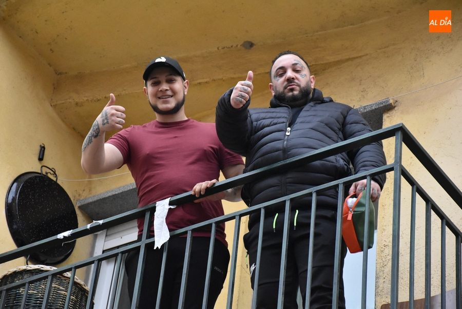 Eh, sácanos una foto: Disfrutando del pasacalles