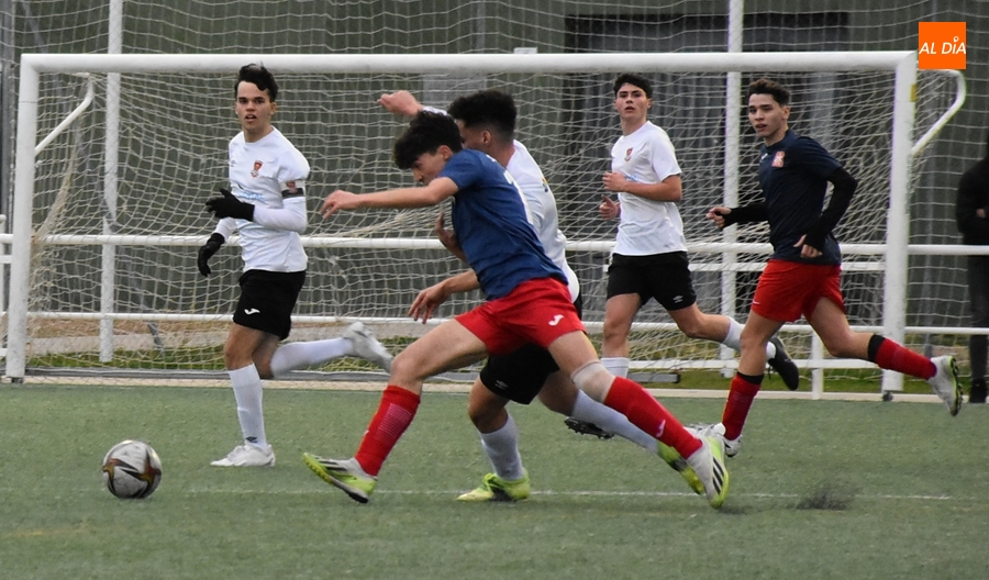 El Juvenil del Ciudad Rodrigo no tiene ni acierto ni suerte en un partido clave ante Salesianos