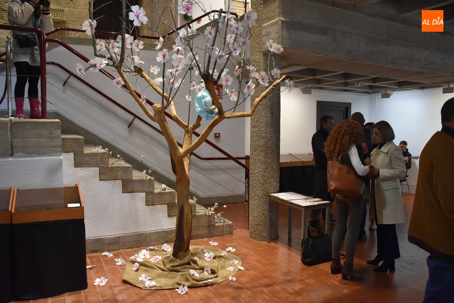 El espíritu de las Arribes con sus almendros florece en la Casa de la Cultura