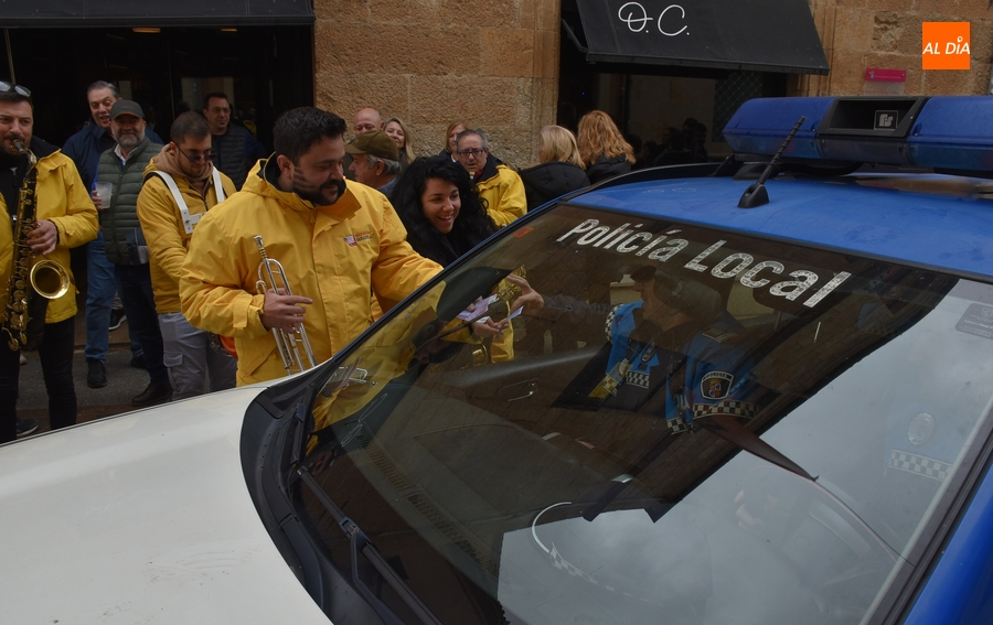 Larga jornada de despedida del Carnaval con lluvia esporádica hasta la sobremesa