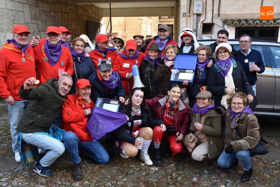 Los Amigos del Alguacillo homenajean a Isabel Pastor y Félix Sánchez por sus perronillas y aguardiente