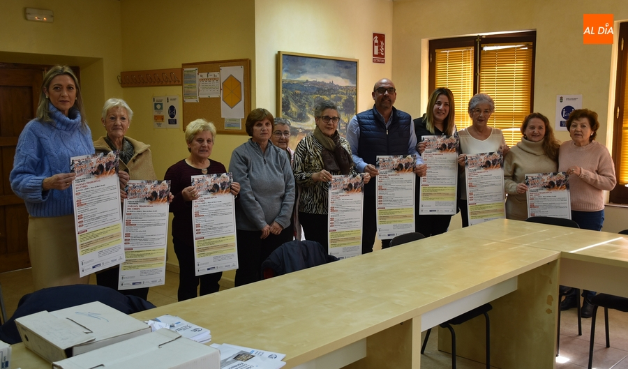 El reparto de sopas de matanza en vez de patatas meneás, principal novedad de la Feria de Botijeros 