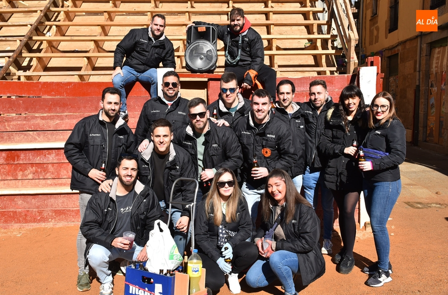 La aparición del sol ‘reinicia’ el Carnaval en la calle