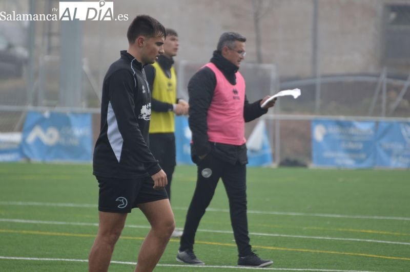 Dani Ponz, de Unionistas: La Ponferradina gana muchos partidos al final porque la gente que sale de refresco tiene nivel de Segunda División