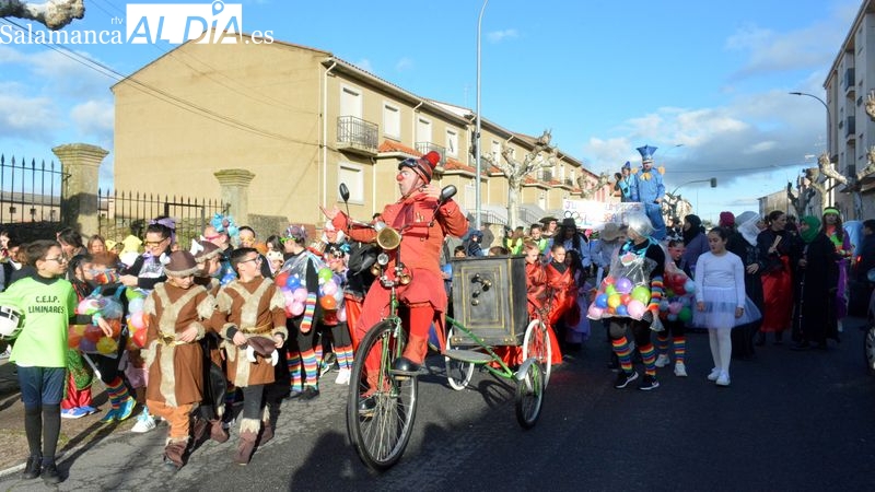 Disfraces, pasacalles y mucha diversión en el carnaval infantil en Lumbrales