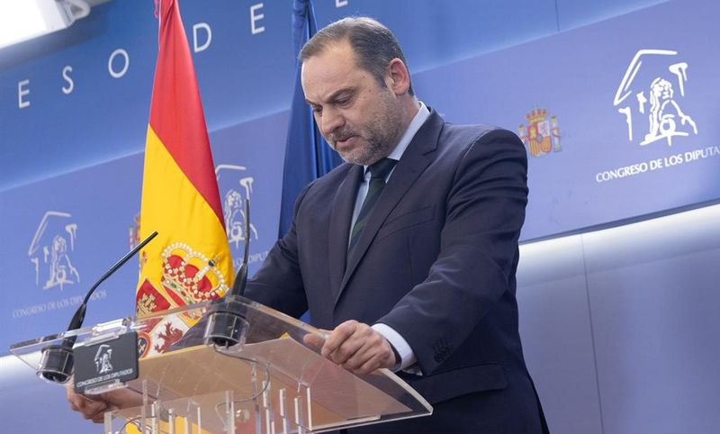 El juez señala al exministro José Luis Ábalos como intermediario de la trama Koldo